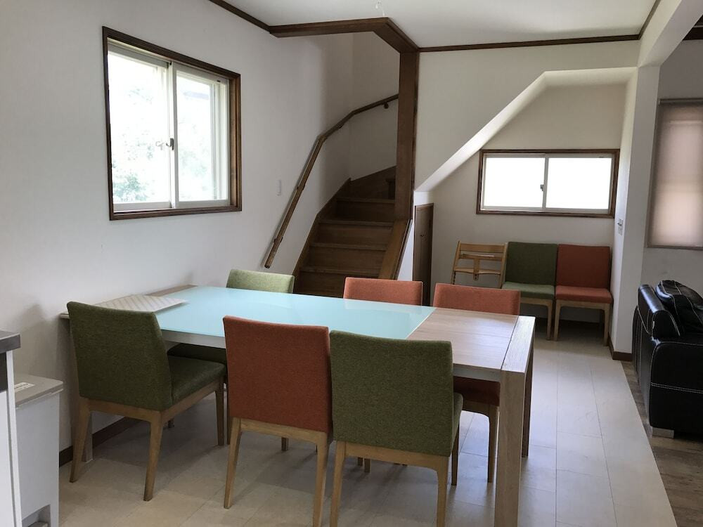 客室内のダイニングエリア