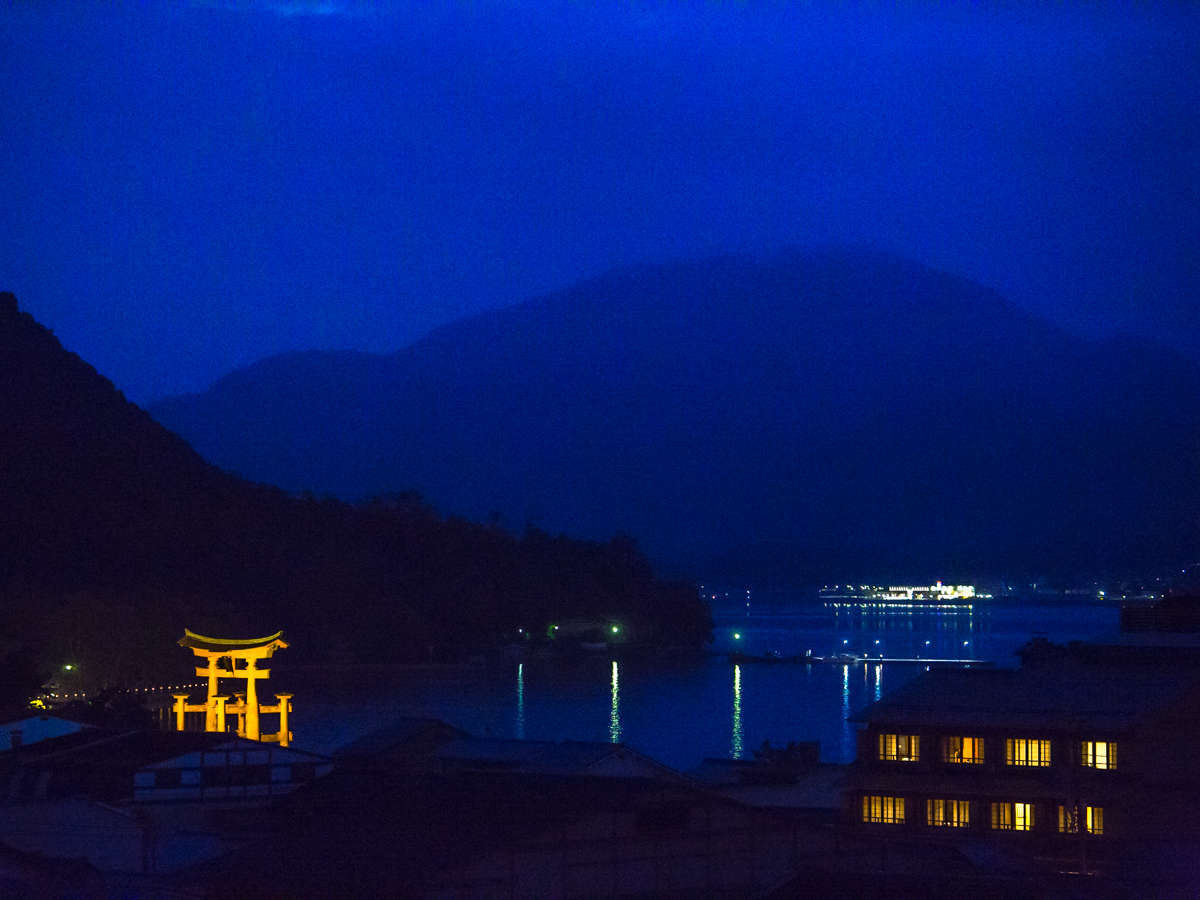 厳島神社の“鳥居”が見える天然温泉！3506173