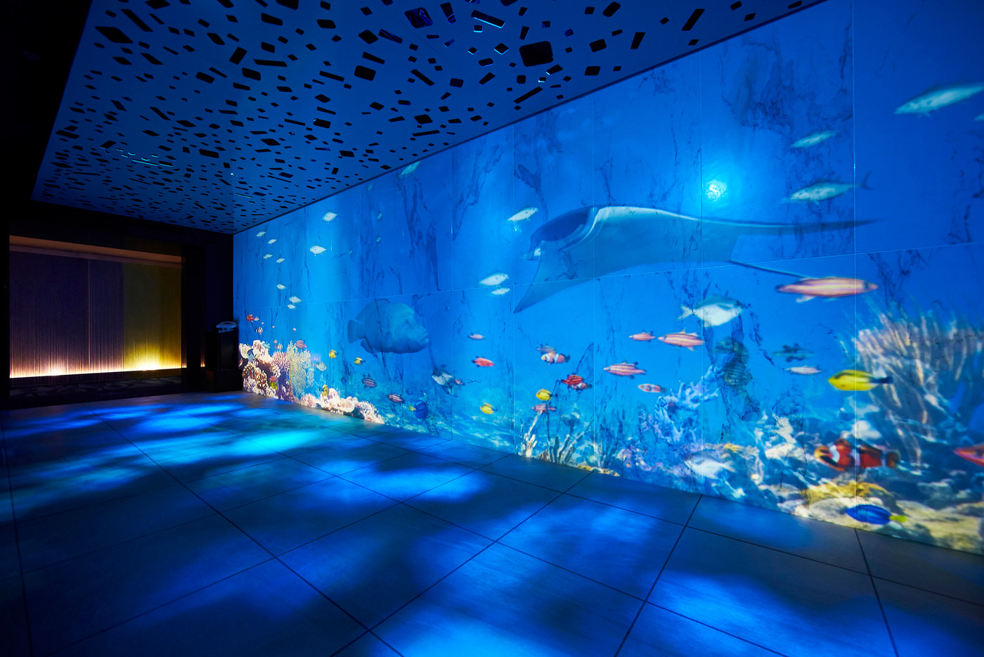 記念日なら、ラグジュアリー感たっぷりの深海がテーマのフロアへ3106760