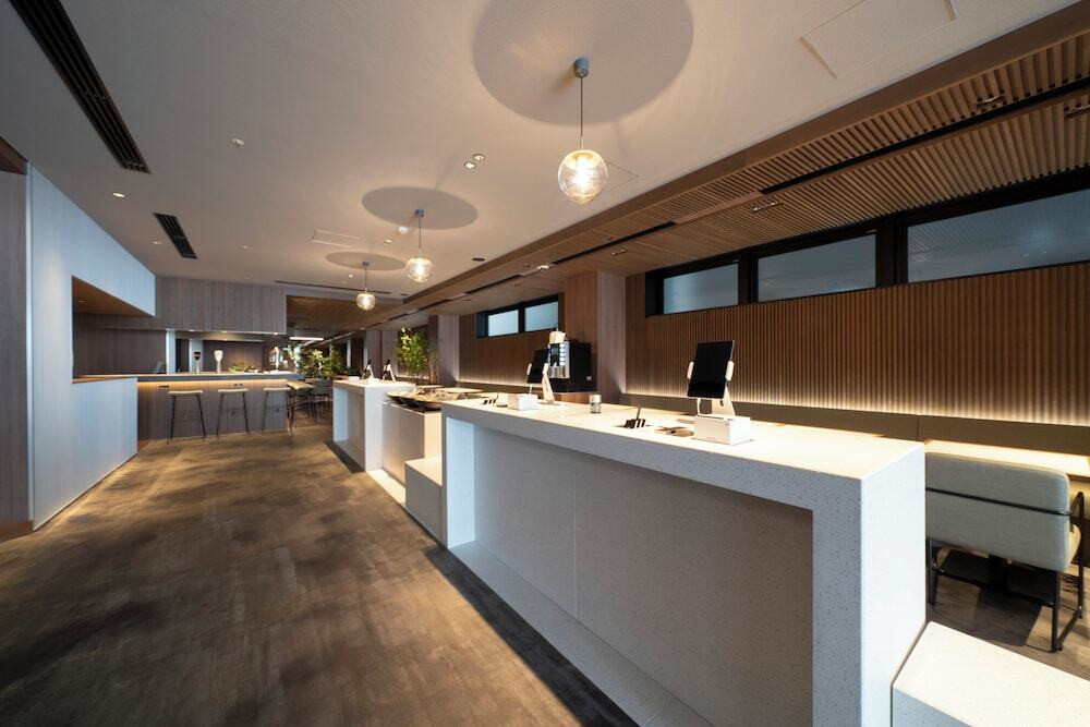 チェックイン / チェックアウト キオスク