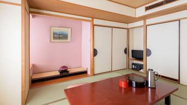 客室内のダイニングエリア / 7