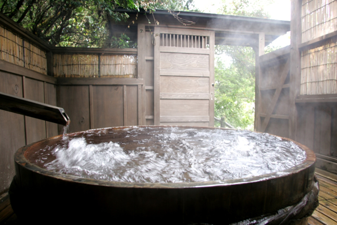 湯めぐりが楽しめる13のお湯と、昔懐かしい雰囲気が素敵なお宿4237860