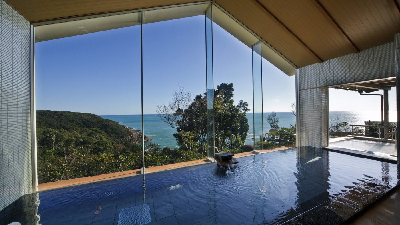 朝からマグロの贅沢バイキングに舌鼓♪熊野灘を一望する絶景ホテル3564863