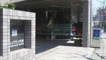 施設の入り口 / 18