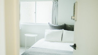 ダブルルーム ダブルベッド 1 台ソファーベッド付き 禁煙 共用バスルーム