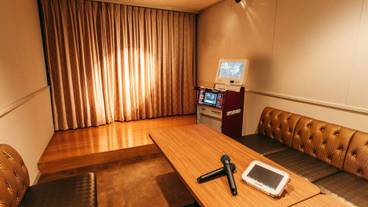 カラオケ ルーム / 4