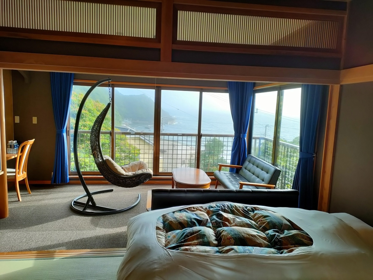 静かな漁港を見下ろすお部屋でのんびりと3995323