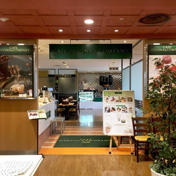 「カフェ クッチーナ&カンパニー」 外観 66129444 店内の入り口。服屋さんの中を通った先がこちらのカフェです。