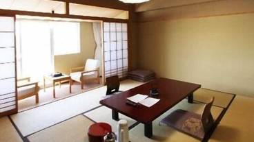 客室内のダイニングエリア / 9