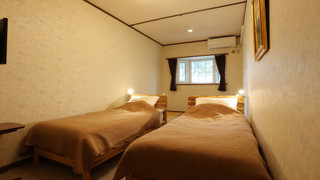 ファミリールームベッド3台 (布団付) 禁煙