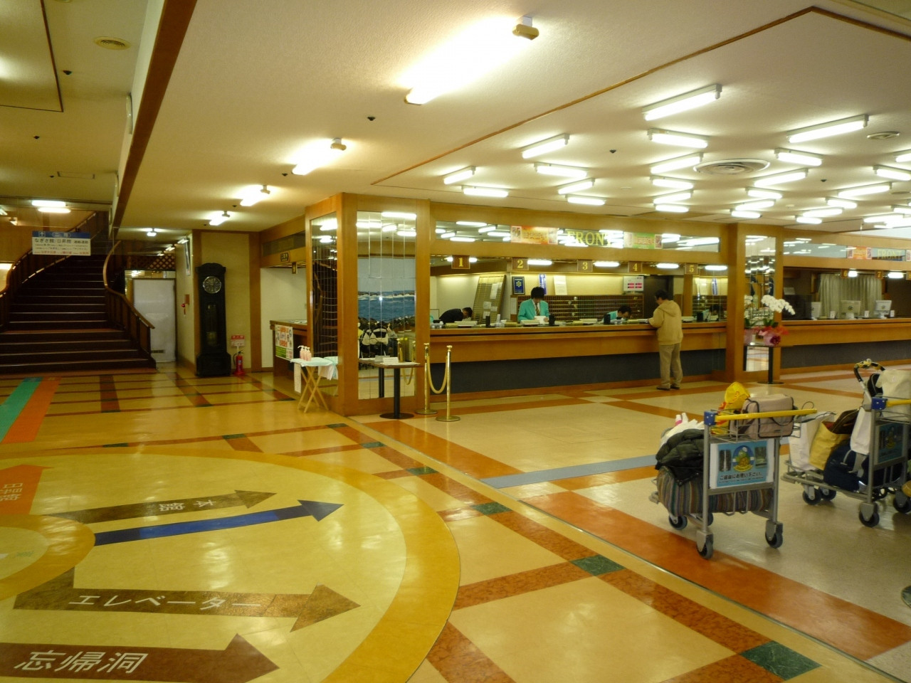 亀の背にのって竜宮城へ！718979