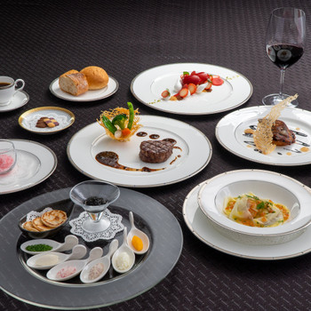 ディナーは究極の2択…。季節食材にこだわったフレンチか和食か3493794