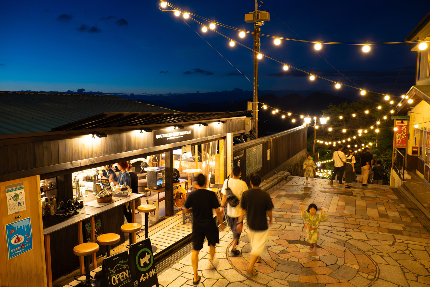 伊香保温泉　夕暮れの石段街