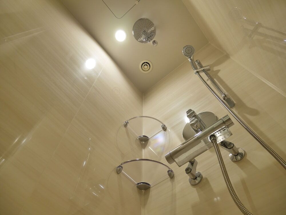 バスルームのシャワー