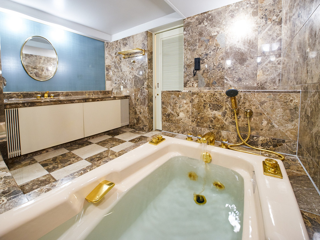 お部屋のサウナにジャグジーで贅沢なリラックスタイムを過ごして4254513