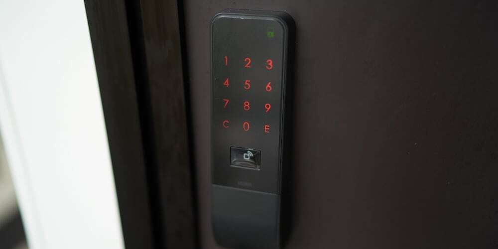 チェックイン / チェックアウト キオスク