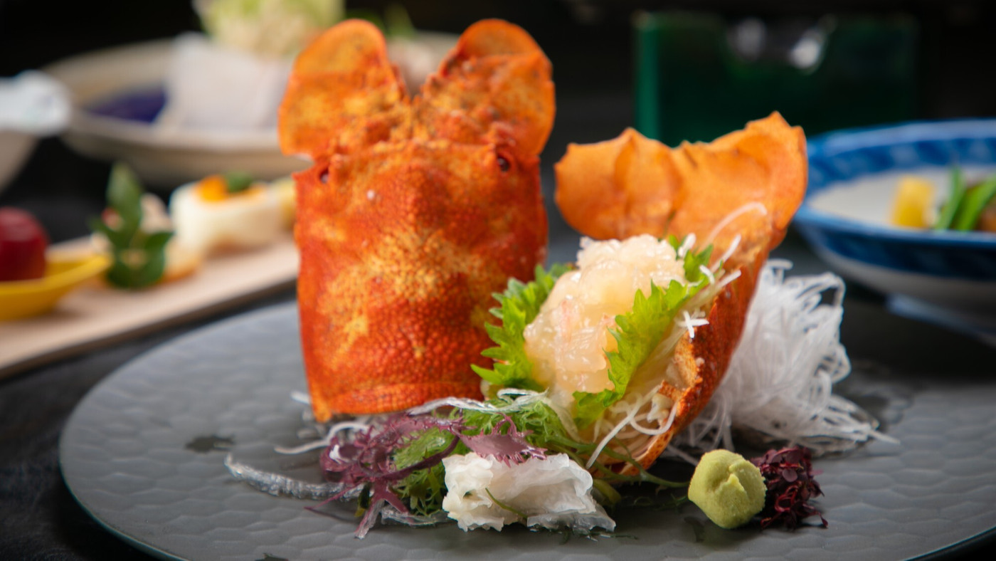 源泉かけ流しの温泉が楽しめる宿で、幻の魚・クエを満喫4240690