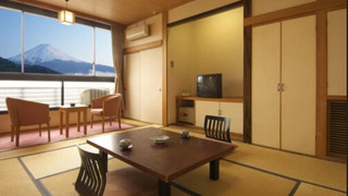 富士を一望の和室