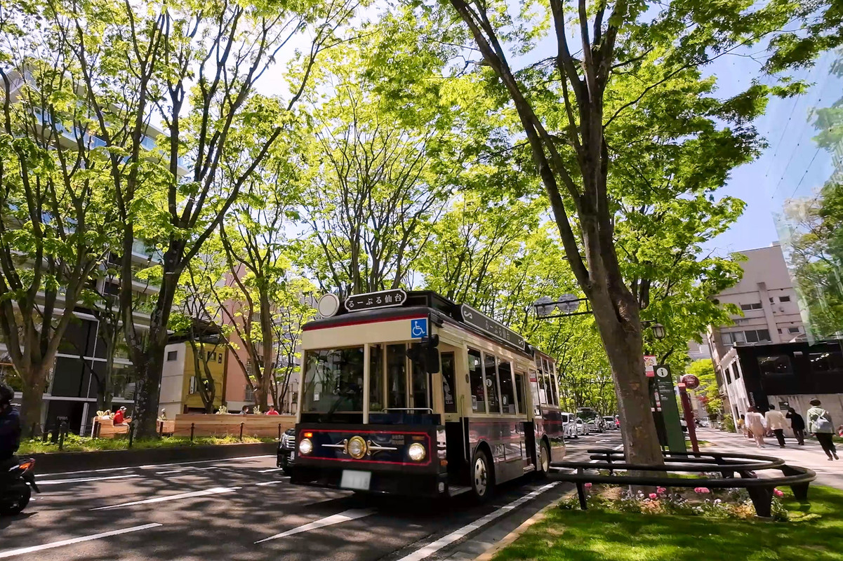 市内を走るるーぷる仙台