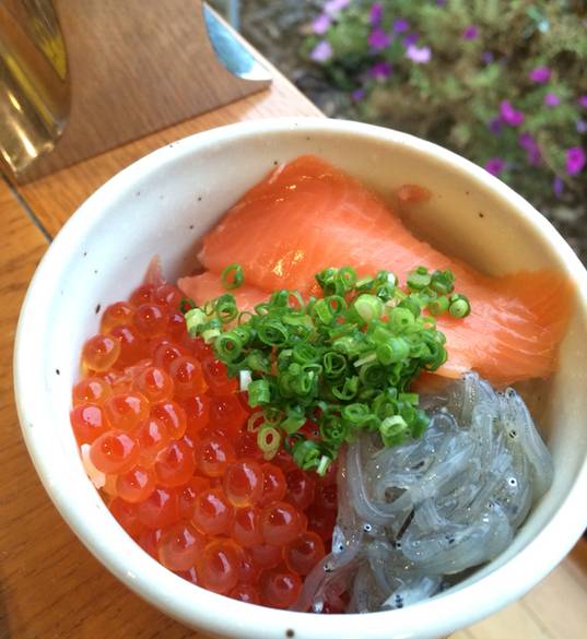 「勝手丼」で
朝から幸せな気分に / 1