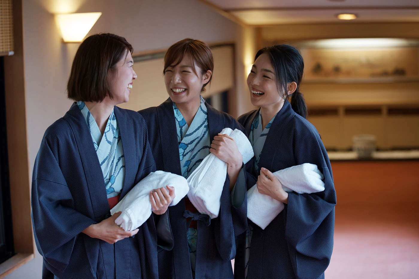 温泉 浴衣の女性達