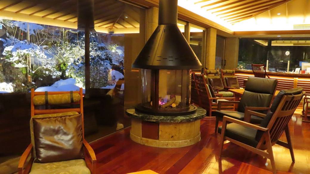 フロントロビー / 3