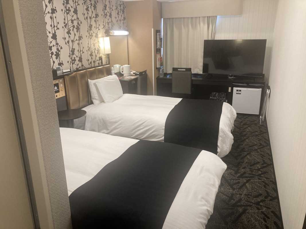 上越妙高と比べると狭いが寝るだけなら十分快適