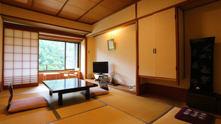 和室8畳 渓谷側