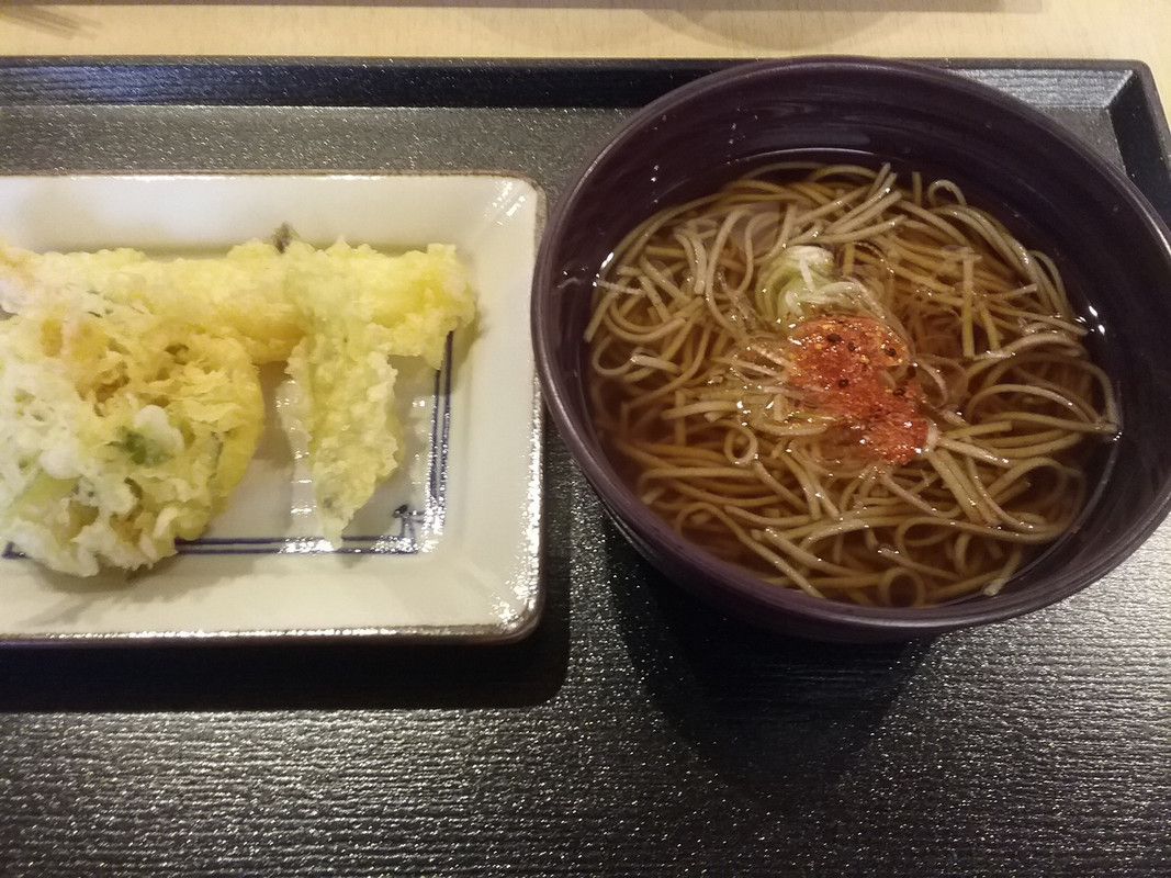 朝食。神田らしくお蕎麦がありました。