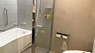 デラックス スタジオ シングルベッド 2 台