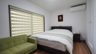 (201室) 2階 洋室クイーンベッド (個室、専用トイレ、シャワー付)