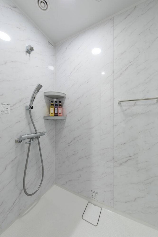 バスルームのシャワー