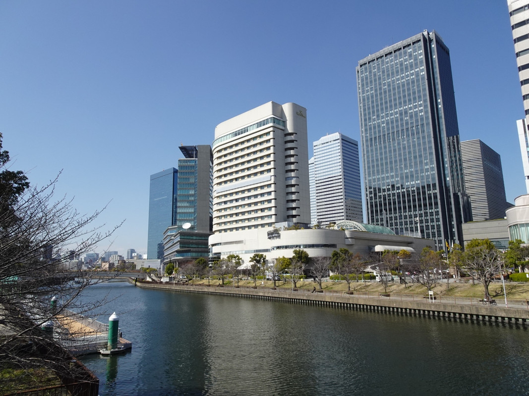 JR大阪公園駅から徒歩３分　白い建物