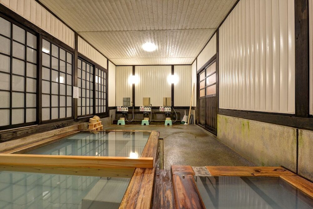 源泉は何と14℃！プールのような水温に驚き4088725