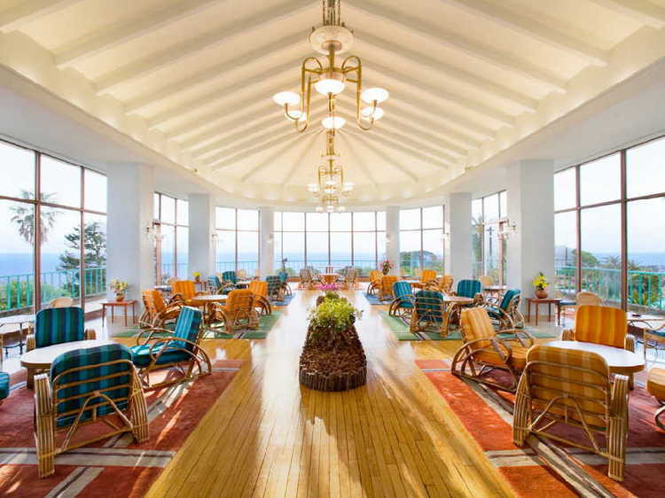 伊豆の海を見晴らすクラシックリゾートホテル3508031