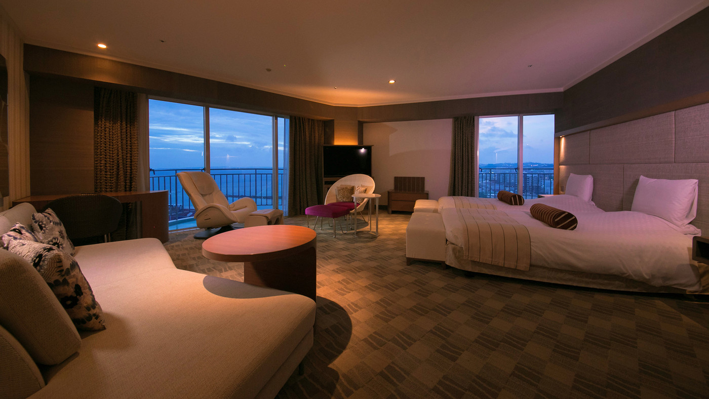 開催月：9月の土日2日間／会場：トロピカルビーチ（宜野湾海浜公園）／花火打ち上げ時間：約15分4088106