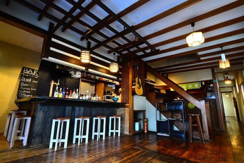 バーがあるゲストハウスで大人なステイを3438891