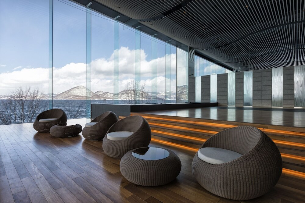 パノラマ天空露天風呂で味わう、絶景と温泉3537323