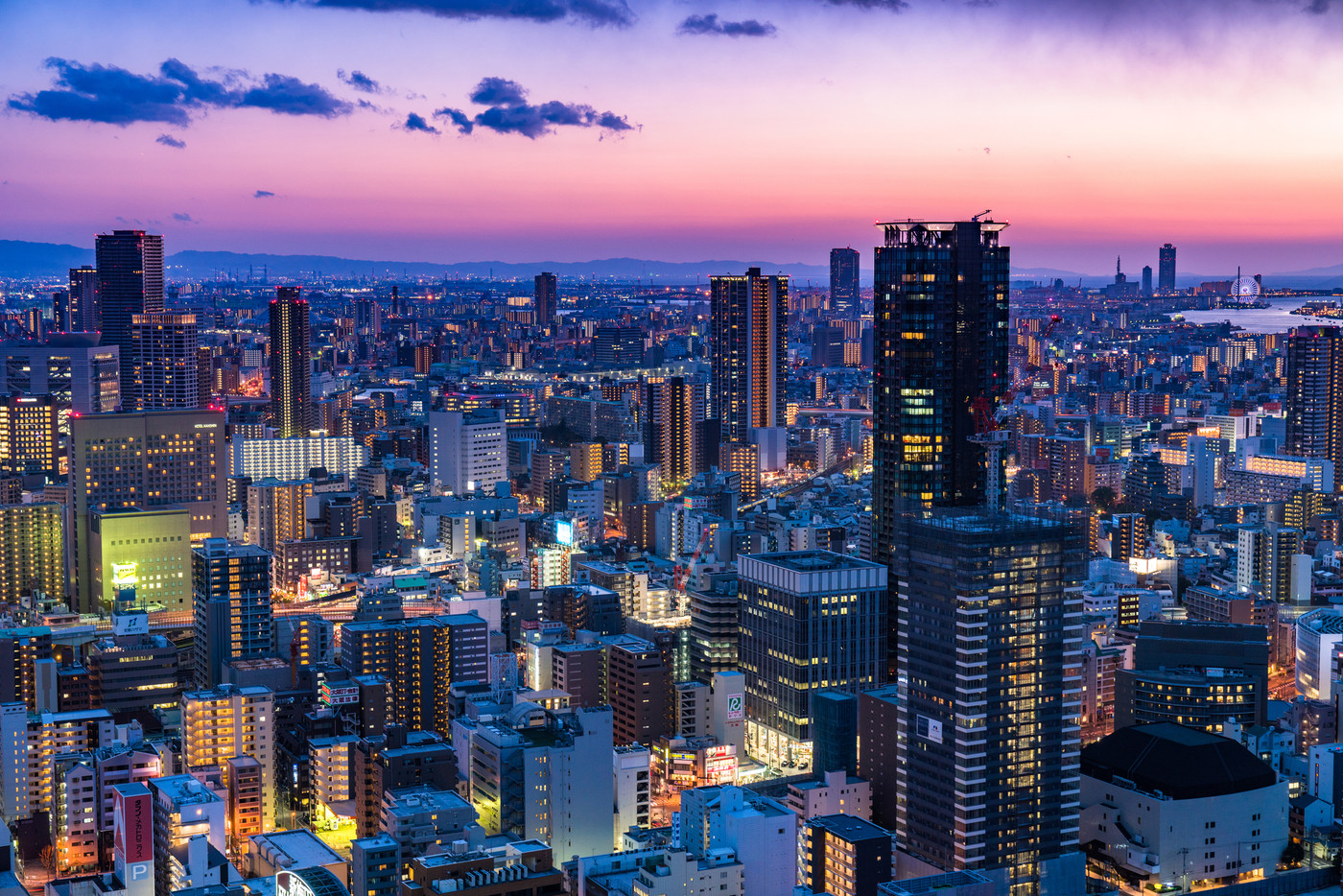 《大阪府》梅田周辺のトワイライト夜景