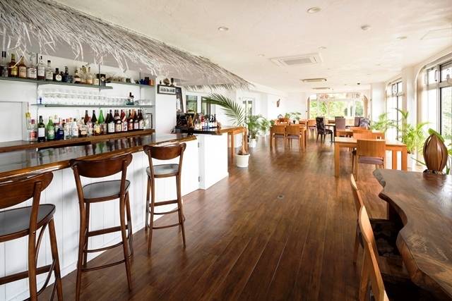 シェフ渾身の
フレンチディナーに舌鼓 / 2