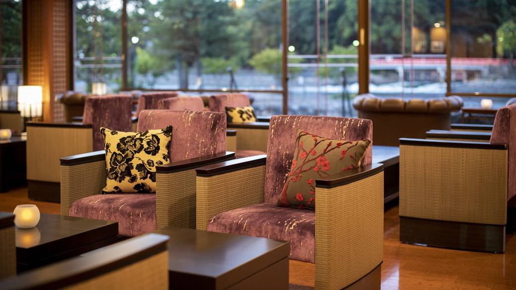 ロビーのソファ / 2