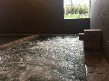 おしゃべりが止まらない！3人でもひとつの客室に泊まれるホテル3462433