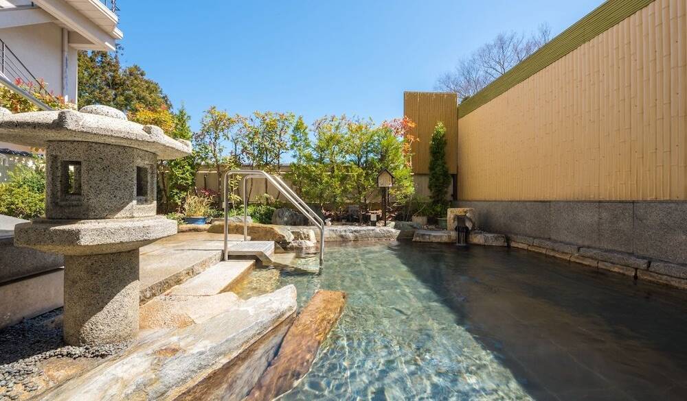 ガーデン野天風呂 / 2