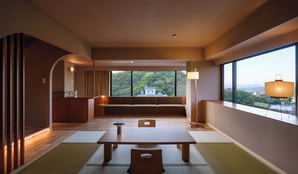 旧有馬郡の山々を望める和室 / 2