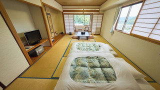 スタンダード 4 人部屋 ベッド (複数台)