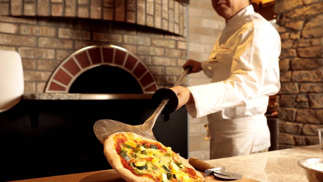 本格石窯で焼くピザ / 1