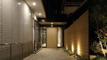 施設の入り口 / 13