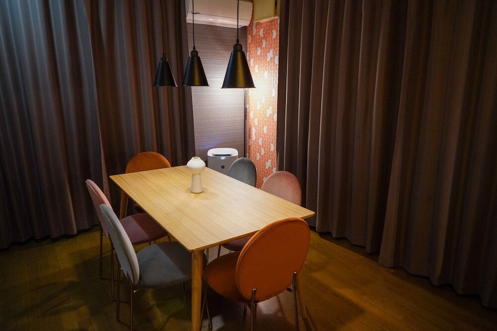 客室内のダイニングエリア