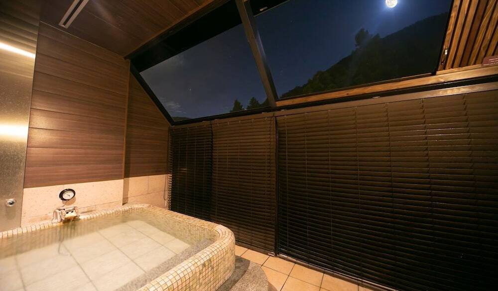 3ヶ所ある貸切風呂で
早めに入浴タイム♪ / 3