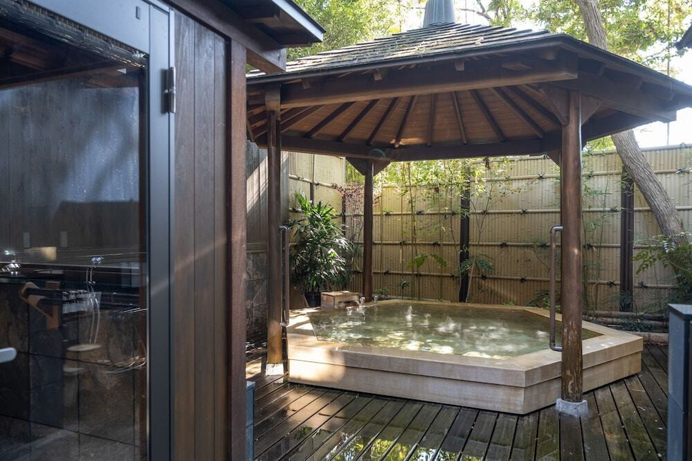 1万坪の庭園をお散歩したい。非日常に包まれた高級旅館3994581